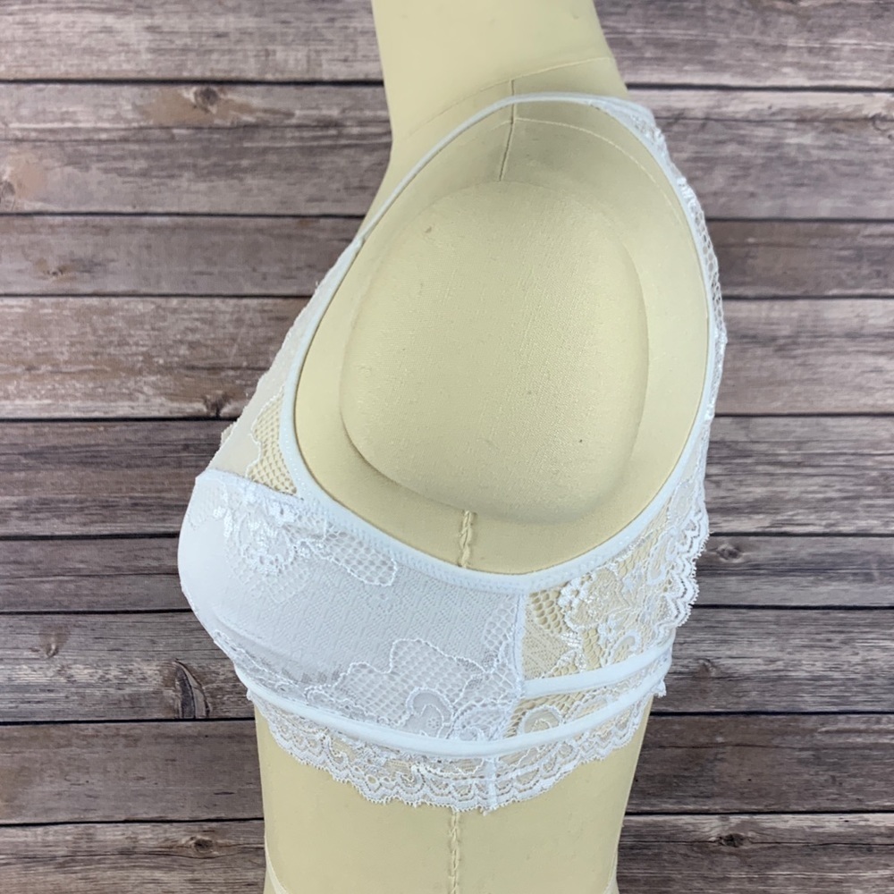 White Stretch Lace Keyhole Front and Back Bralette - Picture 3 of 5